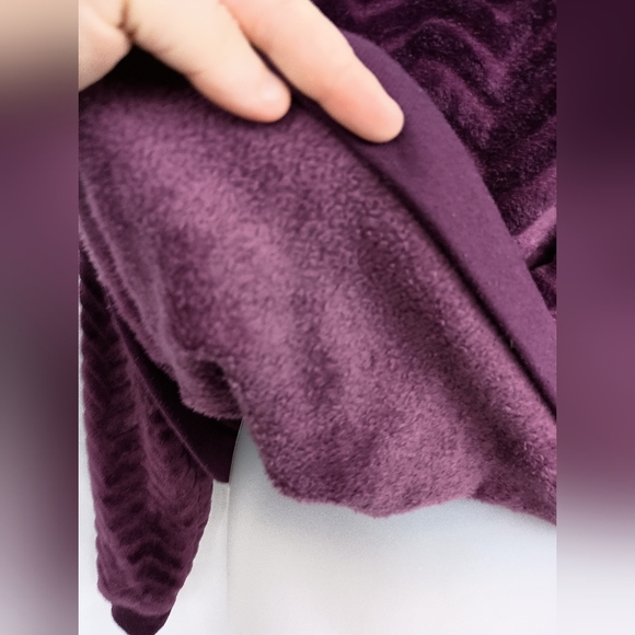 2/$30 FIFTH SUN Plush Purple Chevron Pullover Cozy Warm Sweatshirt (#1,265) - Picture 5 of 7